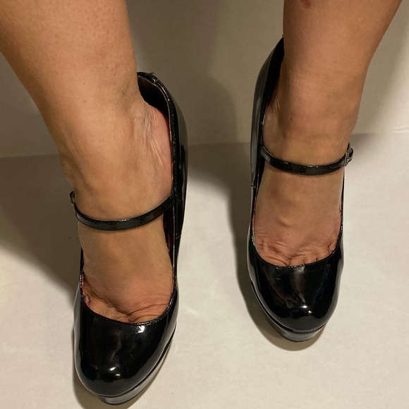 Madden Girl black heels with strap, size 10 - Picture 2 of 4